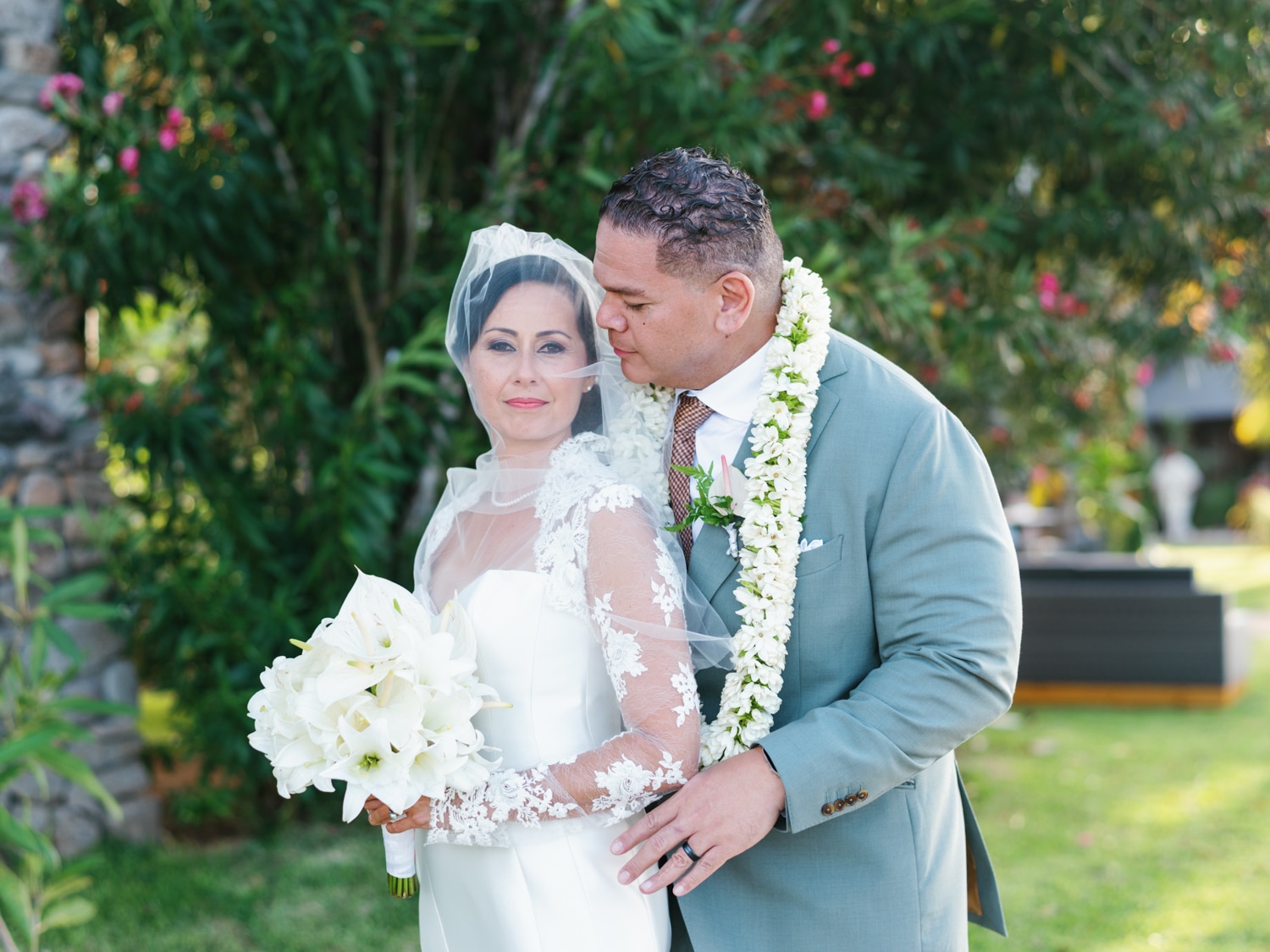 The couple, wedding at the Hilton hotel tahiti