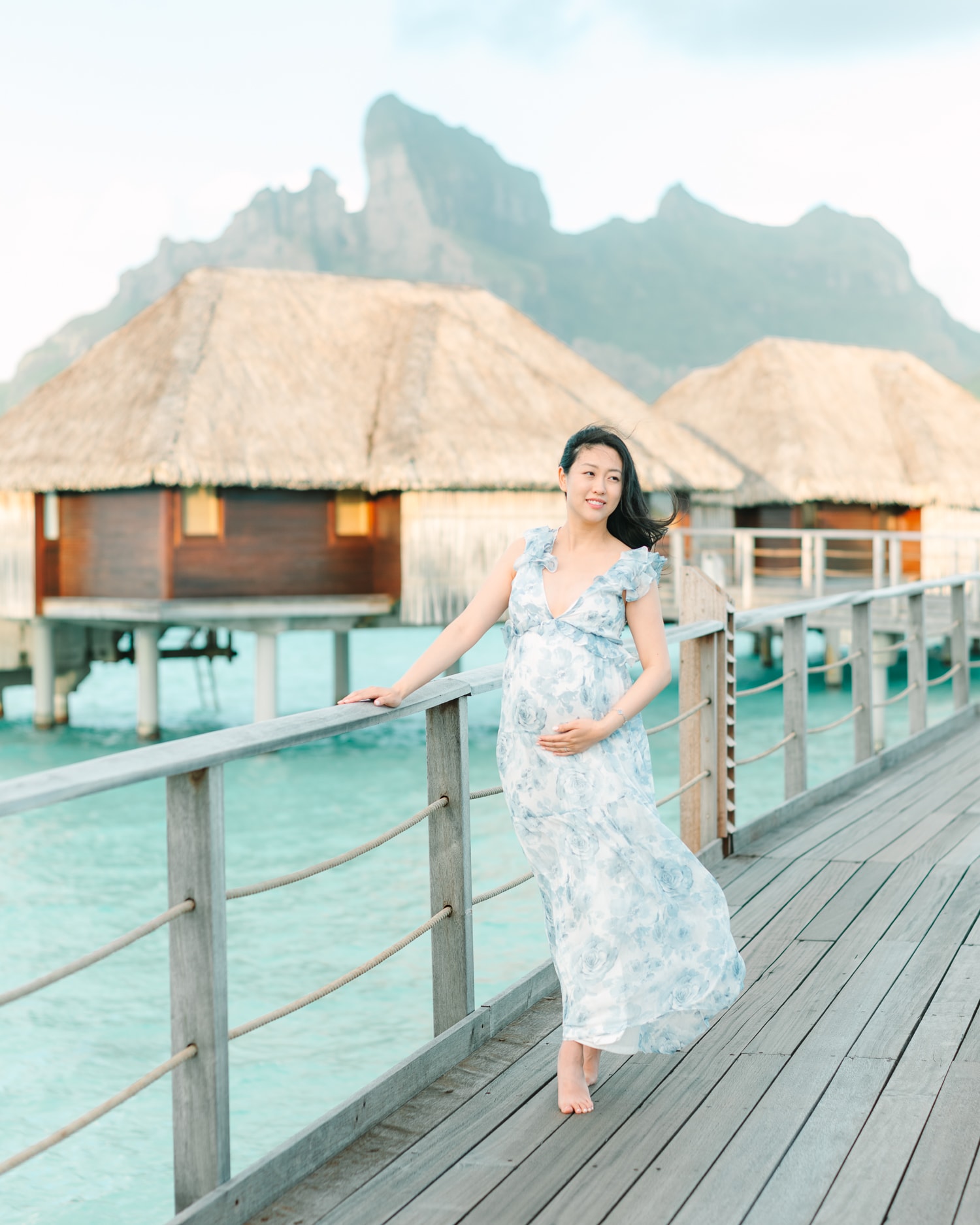 Maternity Portrait Overwater bungalow (sunrise in Bora Bora)